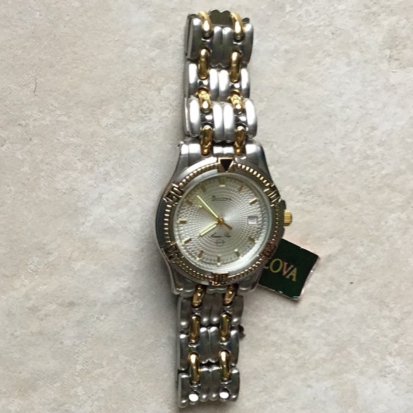 Bulova men two tone quart